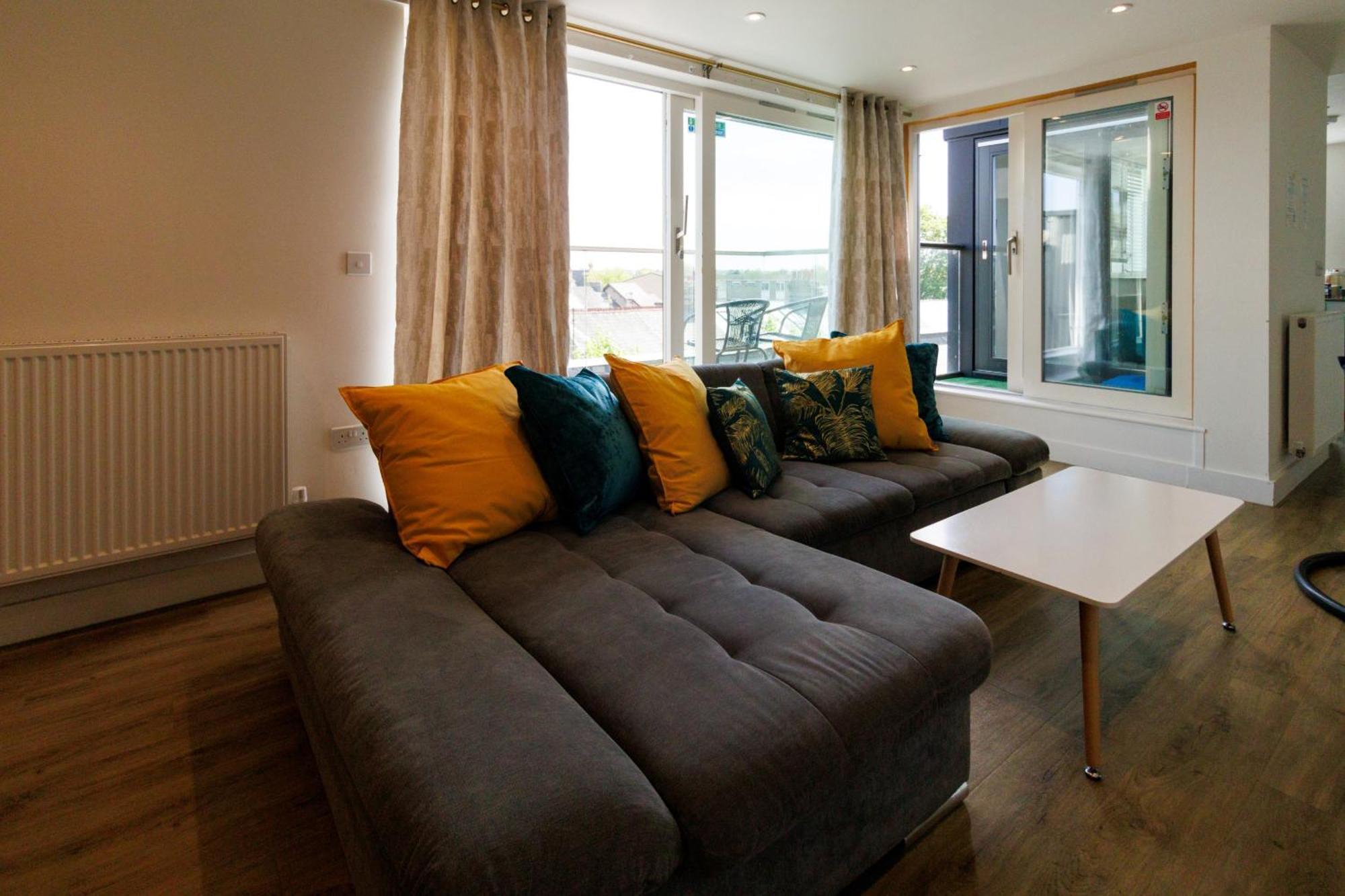 City Centre, Sleeps 7, Stunning Views & Parking, Interconnected Rooms Long Stay Work Contractor Leisure, Diamond Penthouse Cambridge-i reptér Kültér fotó