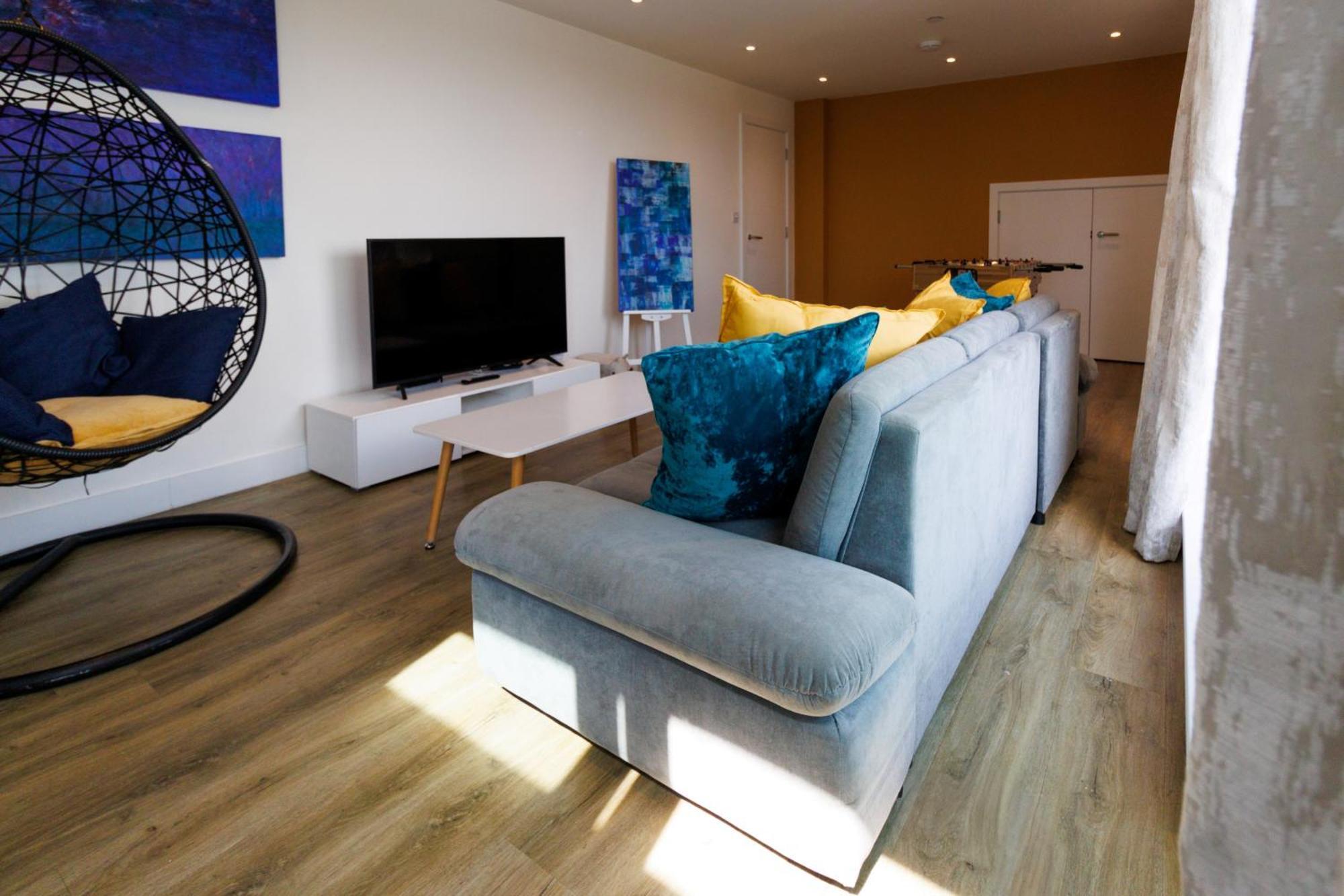 City Centre, Sleeps 7, Stunning Views & Parking, Interconnected Rooms Long Stay Work Contractor Leisure, Diamond Penthouse Cambridge-i reptér Kültér fotó